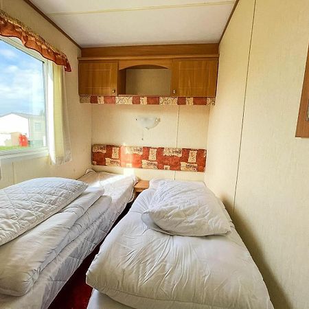 8 Berth Caravan For Hire At Heacham Holiday Park In Norfolk Ref 21024F Hotell Exteriör bild