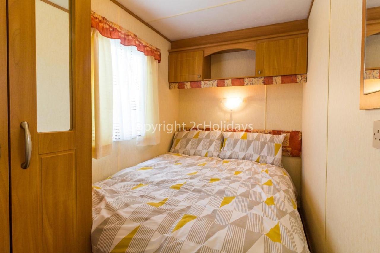 8 Berth Caravan For Hire At Heacham Holiday Park In Norfolk Ref 21024F Hotell Exteriör bild